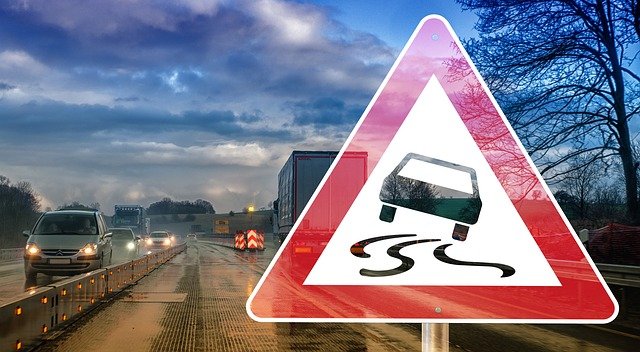 Jak wyjść z poślizgu samochodowego?